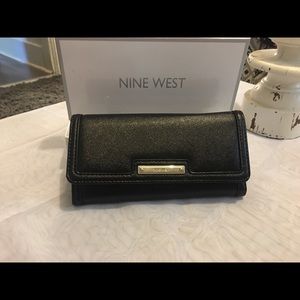 💜NWT Nine West Wallet💜